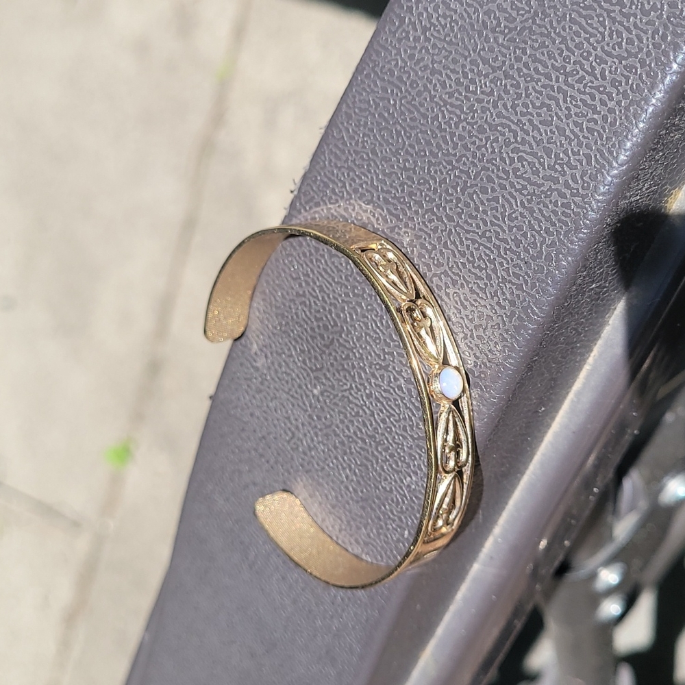 Vintage Avon Bracelet with stone. - Picture 2 of 8